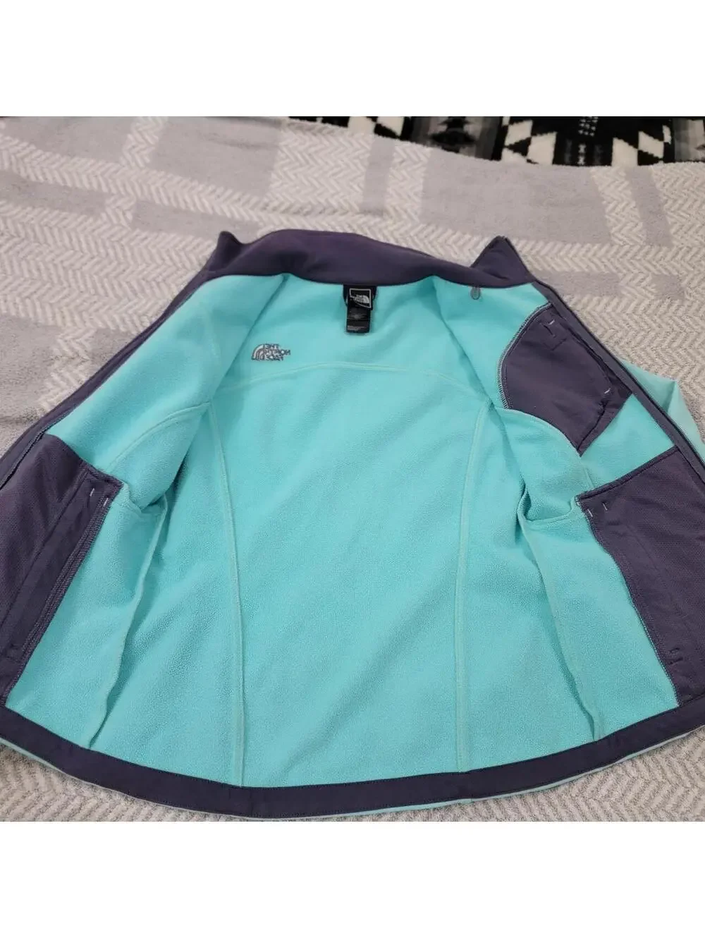The North Face blue & green jacket #outdoor #hiking